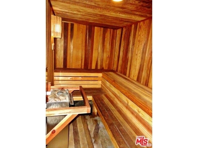 Building Photo - 2BD Condo in Silicon Beach Area Available ...