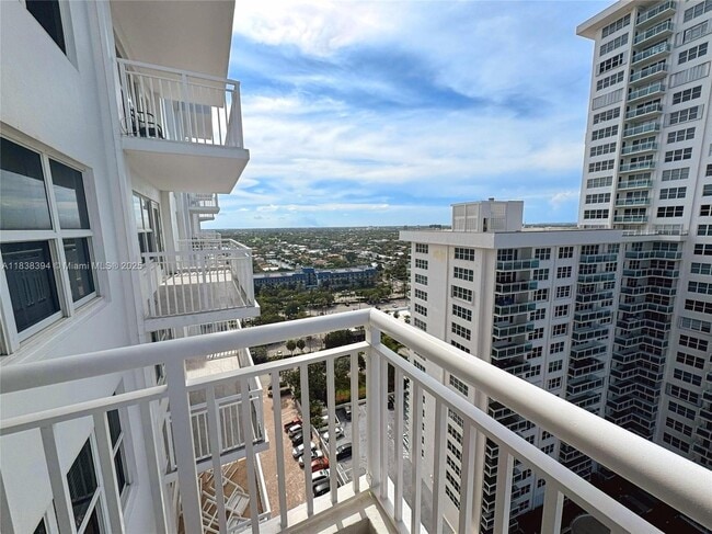 Building Photo - 3850 Galt Ocean Dr