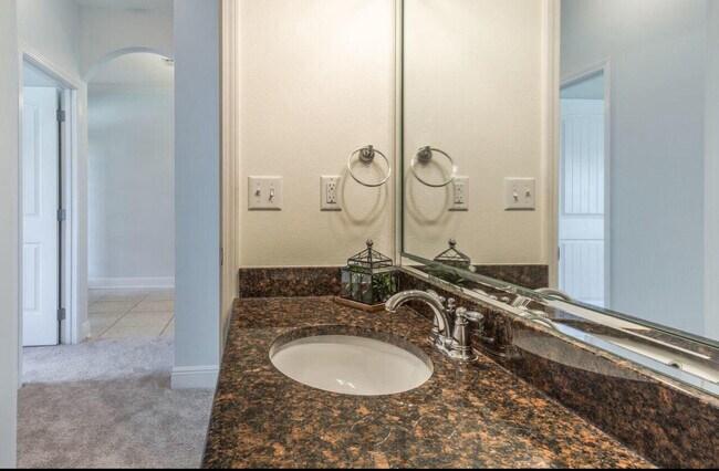 Building Photo - 32 Sonata St