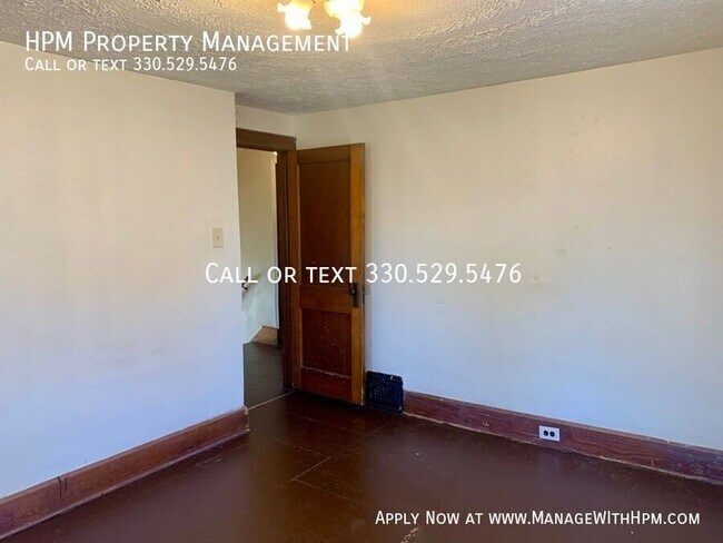 Building Photo - 1525 Miami Ct NE