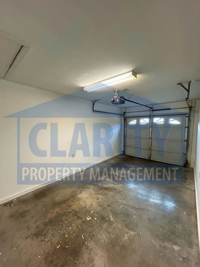 Building Photo - Single level, two bedroom townhome!