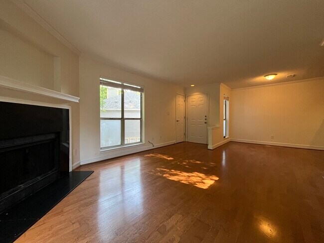 Building Photo - 2516 Cranbrook Ln