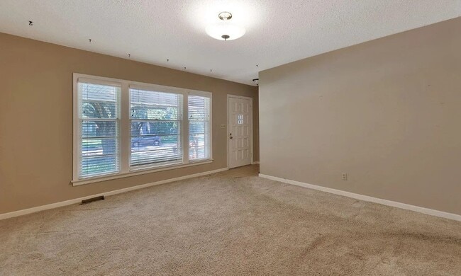 Building Photo - 1544 N Sedgwick Ave