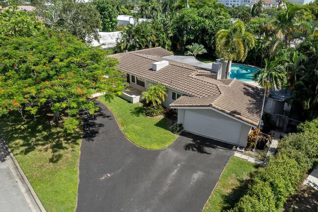 Building Photo - 2608 NE 12th St