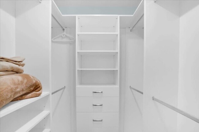 Building Photo - 115 Leland St SE