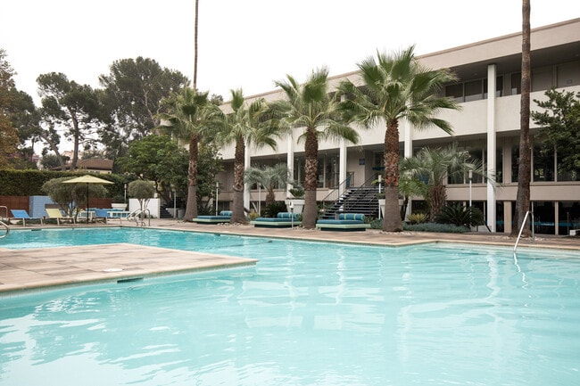 Building Photo - 3333 W 2nd St