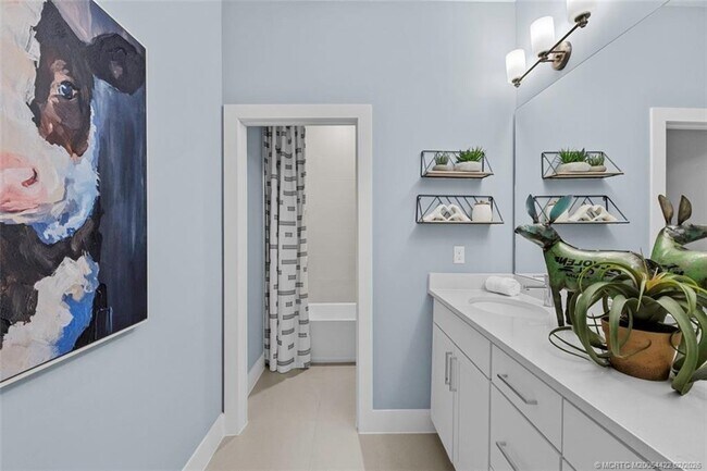 Building Photo - 823 SW Pr Ave