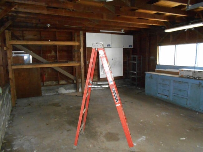 Building Photo - Completely Remodeled Home in Vibrant Sellw...