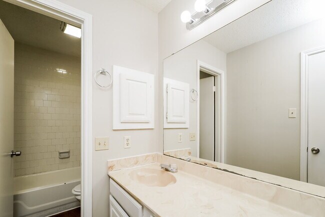 Building Photo - 14910 Eagle Run