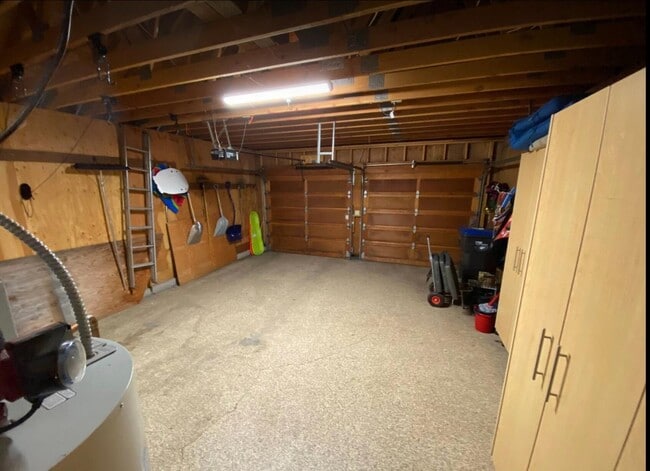 Building Photo - 12250 Snowpeak Way
