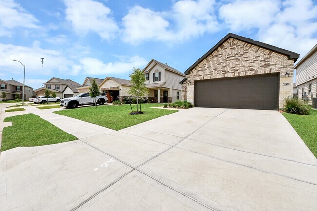 Building Photo - 22830 Brisbee Ln