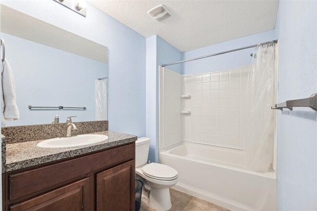 Building Photo - 10687 Lake Montauk Dr