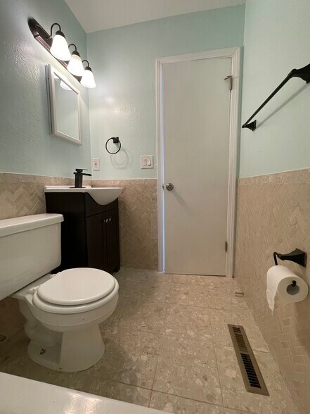 Building Photo - 4339 Ericson Dr