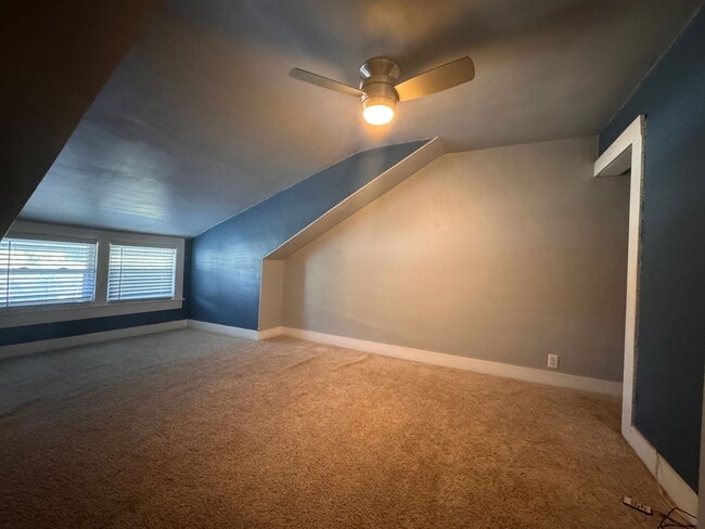 Building Photo - 120 S Roop St