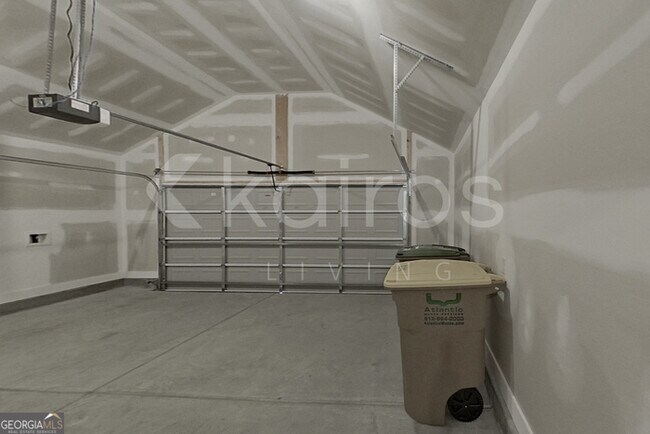 Building Photo - 142 Western Red Cedar Dr