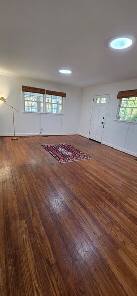 Building Photo - 135 Windsor Cir