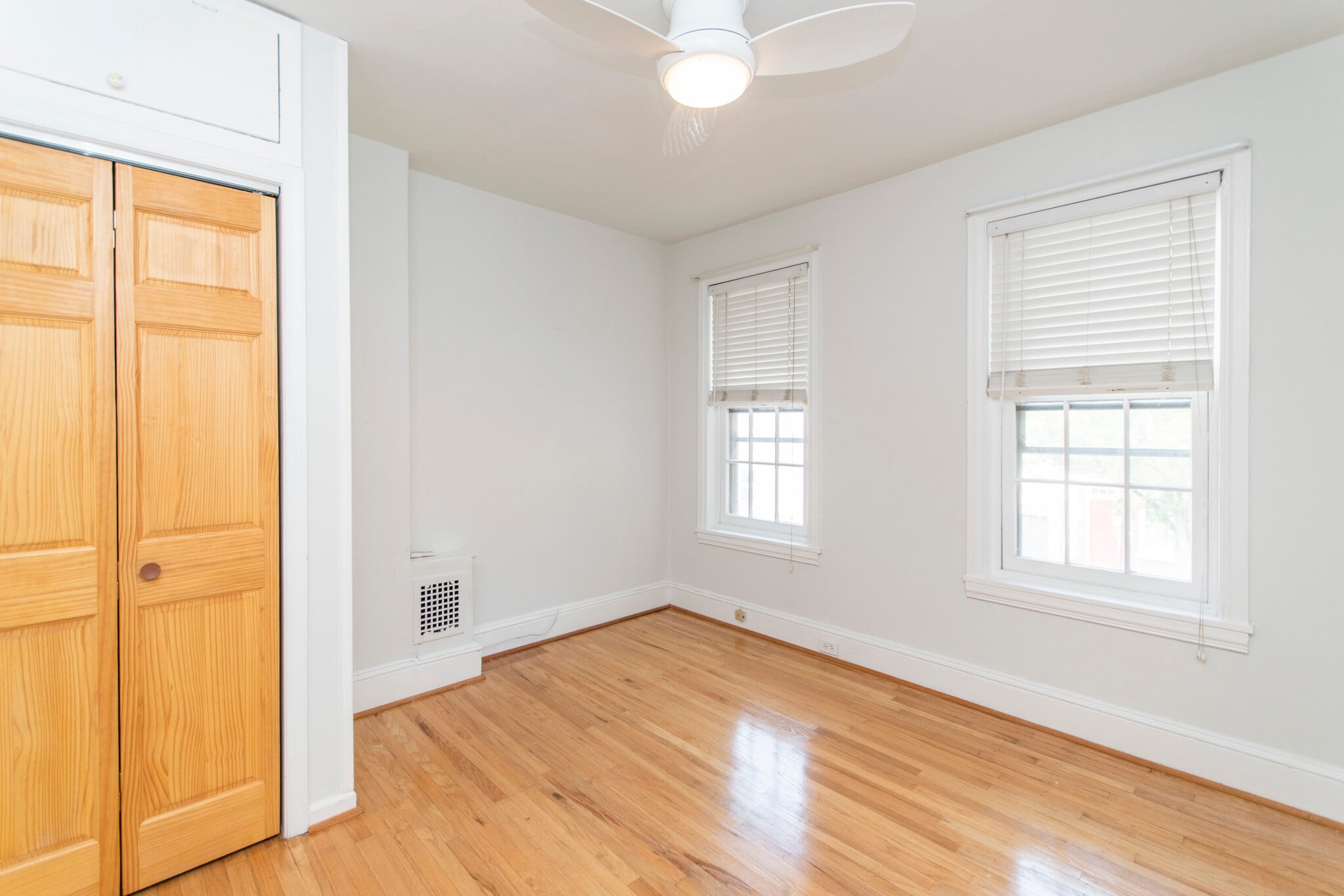 Building Photo - 527 S Lecount St