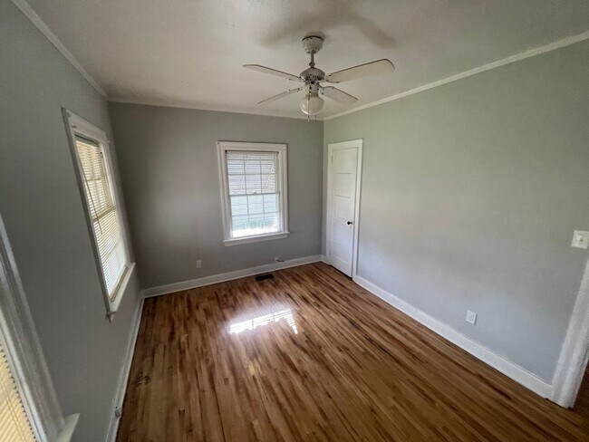 Building Photo - 3 Bedroom House Near Piggly Wiggly