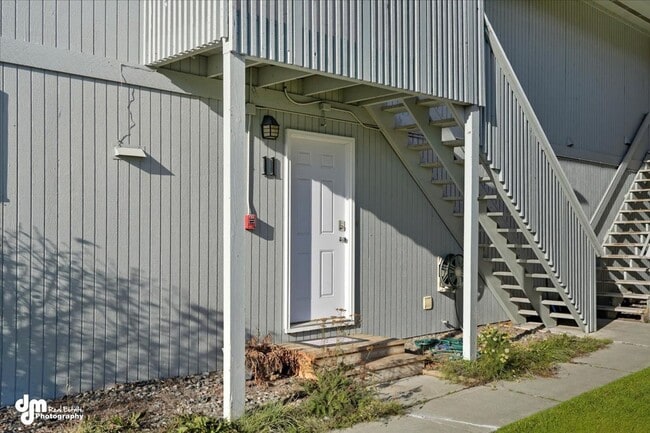 Building Photo - Charming 2BD/1BA Condo