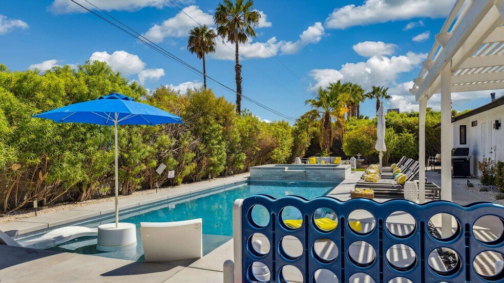 Building Photo - 2004 Nicola Rd E