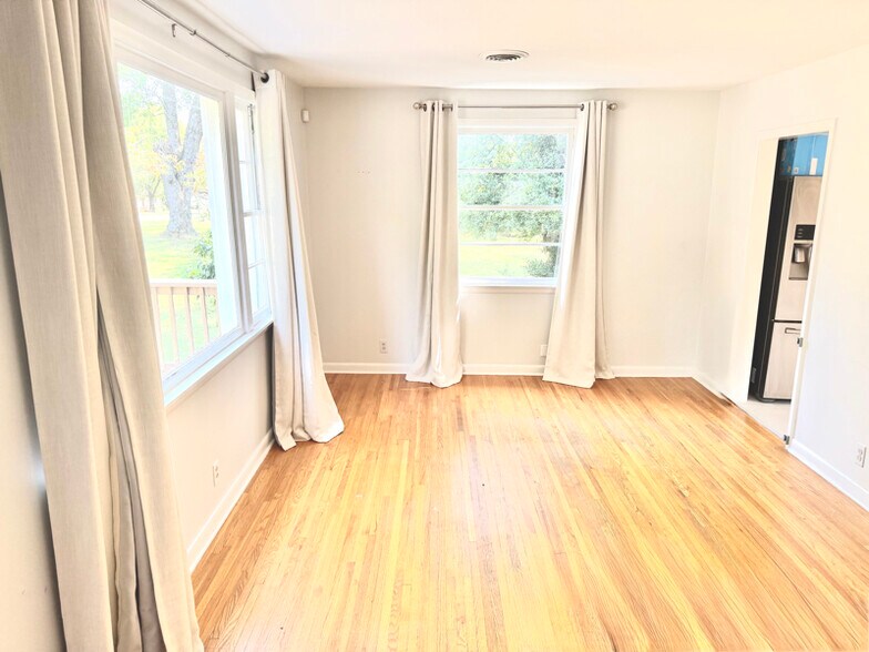 Building Photo - 214 Donelson Hills Dr