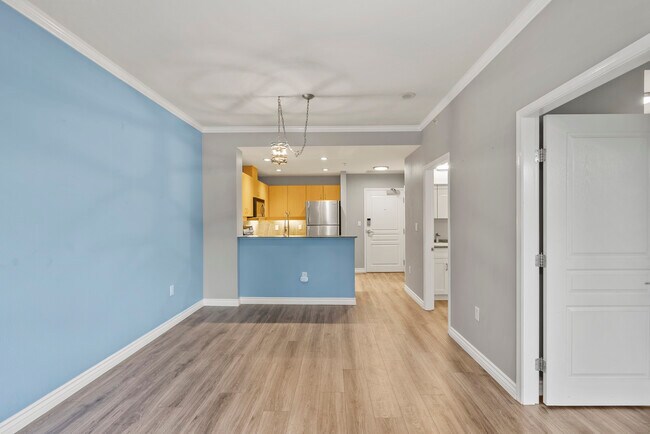 Building Photo - 300 W Beech St