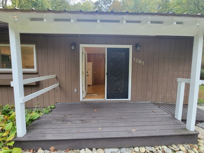 Building Photo - 1061 Caldwell Dr