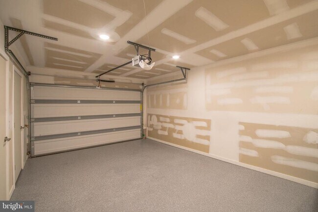 Building Photo - 3013 Evergreen Walk
