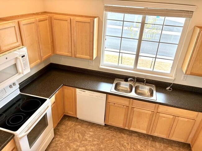Building Photo - Beautiful 4 Bedroom Two-Story Home in Windsor!