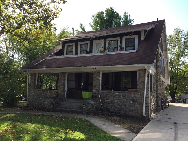 Building Photo - 1921 Summit St