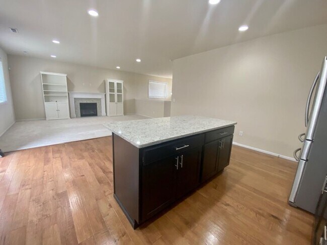 Building Photo - Beautifully Renovated 4 bedroom Home with attached 4 car garage!