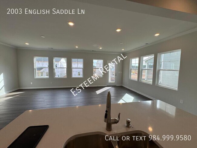 Building Photo - 2003 English Saddle Ln