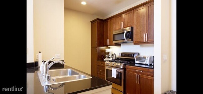 Building Photo - 2 br, 1 bath Condo - 1440 Scholarship