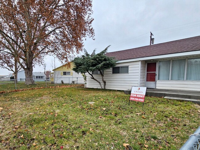 Building Photo - Cozy 3-Bedroom in Central Richland