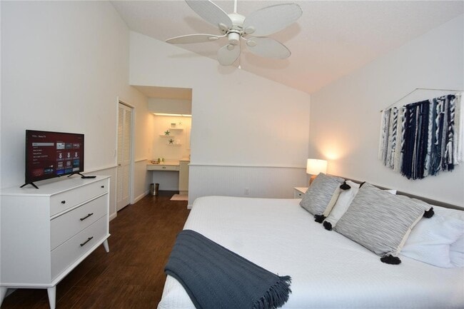 Building Photo - 35 Andover Dr