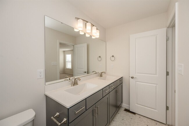 Building Photo - 30 Pheasant Ln