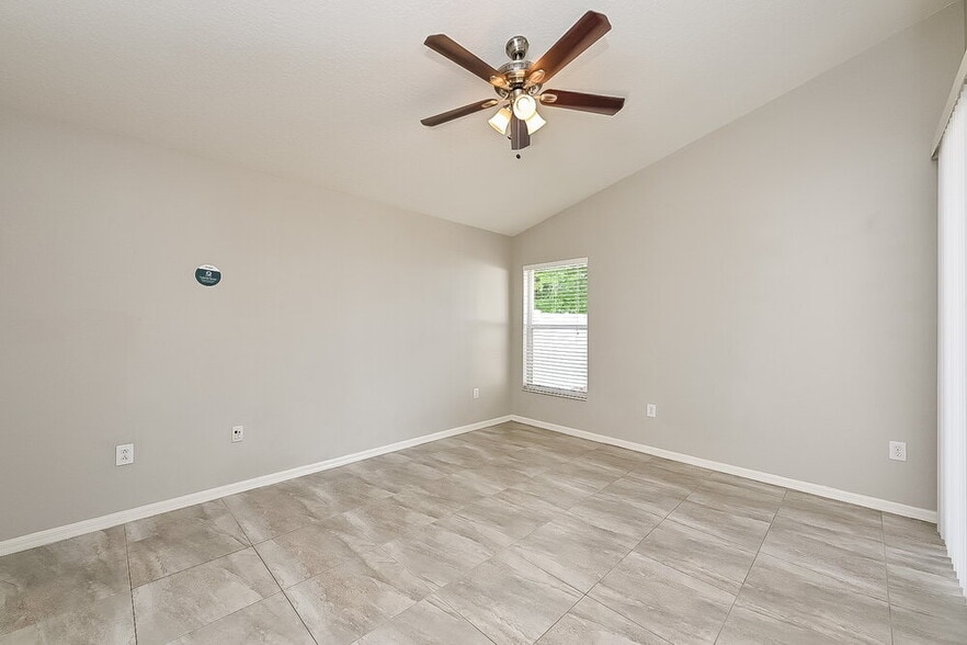 Building Photo - 12903 Lake Vista Dr