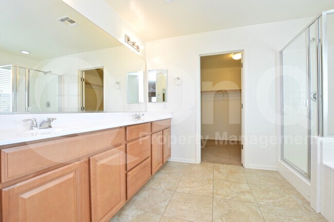 Building Photo - 5431 W Fetlock Trail