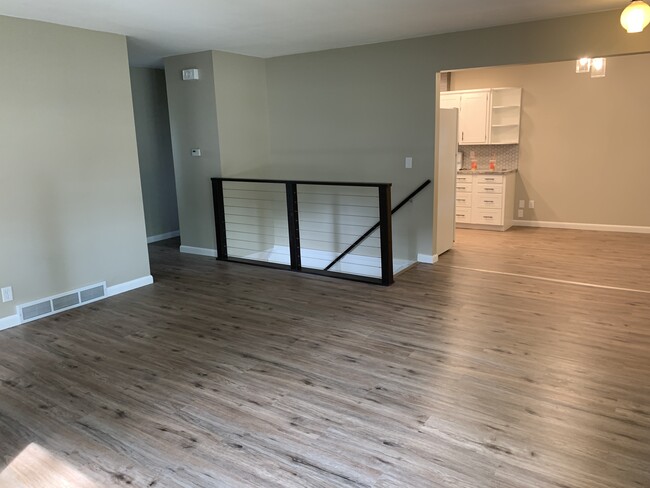 Building Photo - 215 Wedgewood Dr