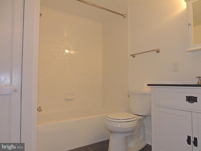 Building Photo - 5511 Williams Rd