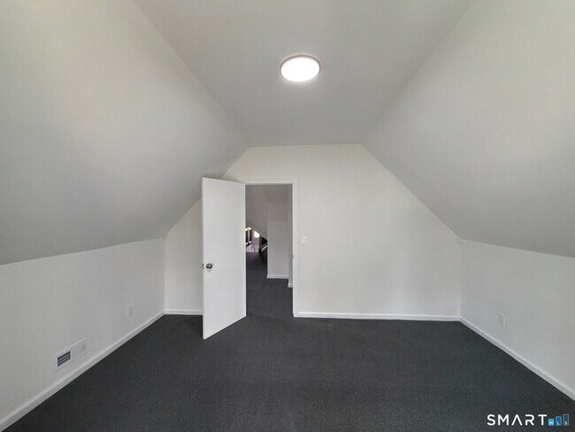 Building Photo - 316 W Main St