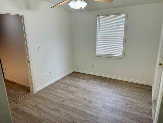 Building Photo - 3914 Ella Blvd