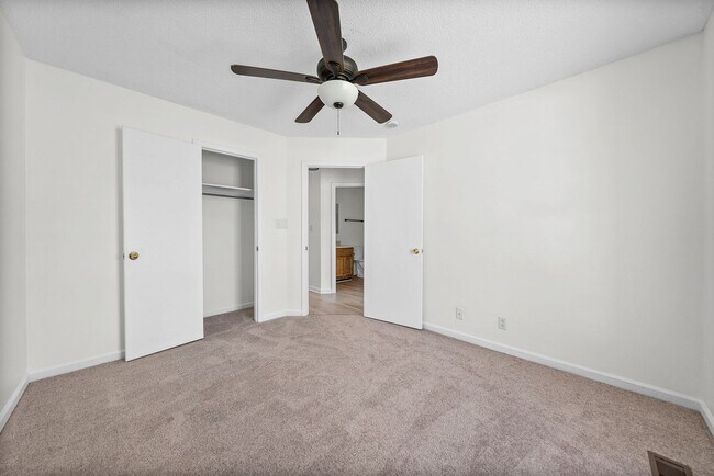 Building Photo - 409 Sandburg Dr