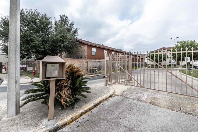 Building Photo - 9804 Cantera Ct