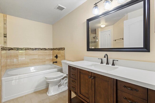 Building Photo - 110 SW Peacock Blvd