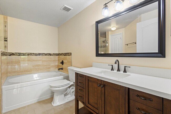 Building Photo - 110 SW Peacock Blvd