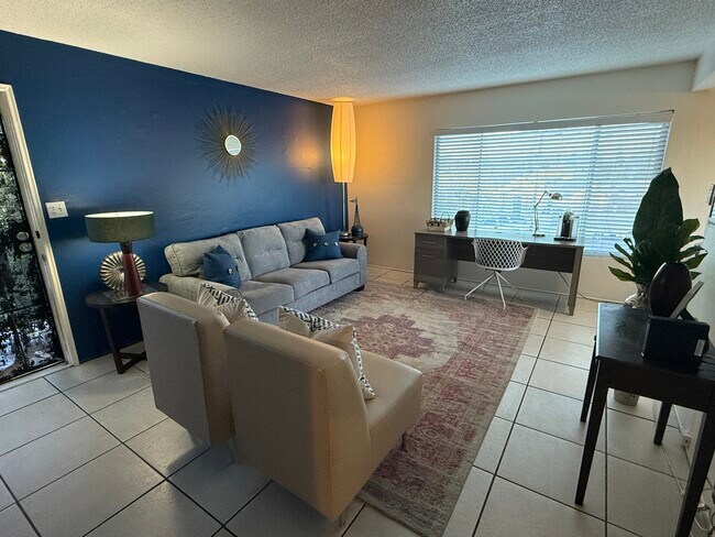 Primary Photo - 4068 Oakcrest Dr
