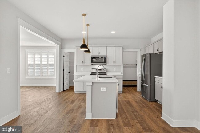 Building Photo - 513 Parkland Dr