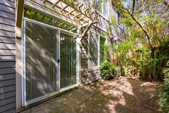 Building Photo - 2322 NW 168th Pl