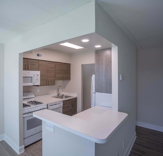 Building Photo - Lions Gate Apartments